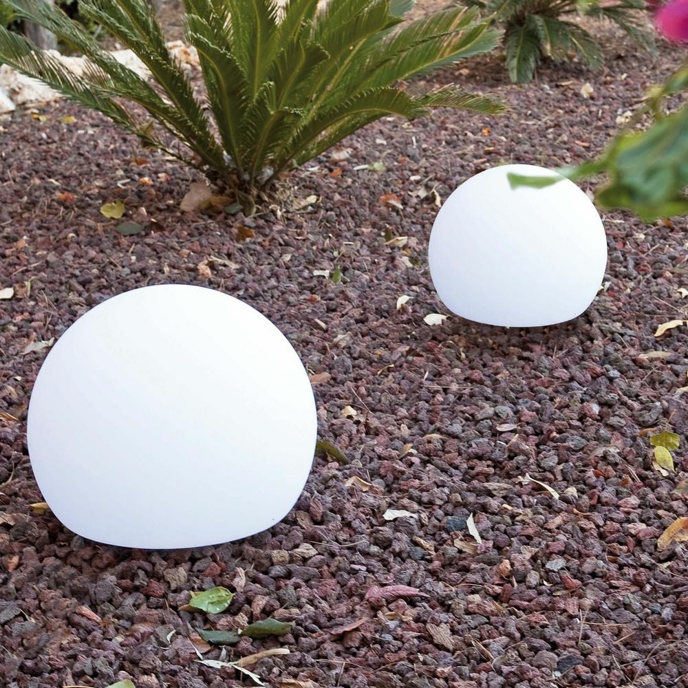 Zeitlose Gartenkugel Balda aus Polyethylen in wei,  400 mm, IP65, mit 2000 mm Kabellnge