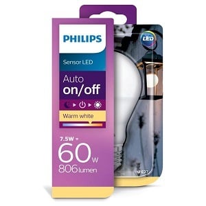 Philips LED Lichtsensor Lampe, E27 Standardform A60, matt, warmweie Lichfarbe (Energieklasse A+)